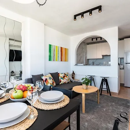 2 Bed I Pool I Sea View Apartment